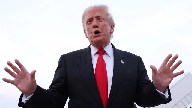 Ông Trump ủng hộ áp thuế quan 500% lên “khách quen” của dầu Nga - Ảnh 1.