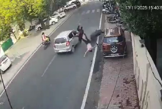 Ô tô tông trực diện xe máy rồi bỏ chạy khỏi hiện trường - Ảnh 1.