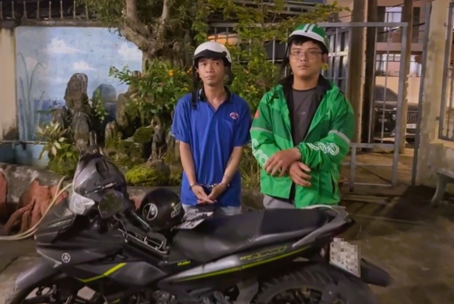Bắt giữ nhóm trộm xe máy giả danh tài xế xe ôm công nghệ- Ảnh 1. Bắt giữ nhóm trộm xe máy giả danh tài xế xe ôm công nghệ- Ảnh 1.