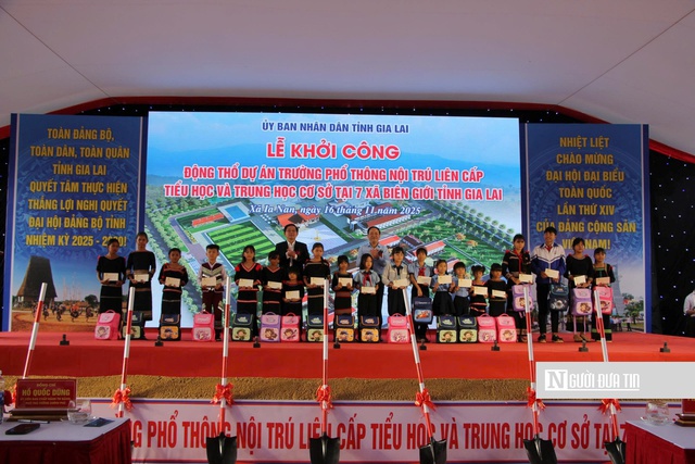 Phó Thủ tướng Hồ Quốc Dũng: Xây trường học kiểu mẫu, hiện đại, thân thiện cho học sinh vùng biên- Ảnh 3. Phó Thủ tướng Hồ Quốc Dũng: Xây trường học kiểu mẫu, hiện đại, thân thiện cho học sinh vùng biên- Ảnh 3.