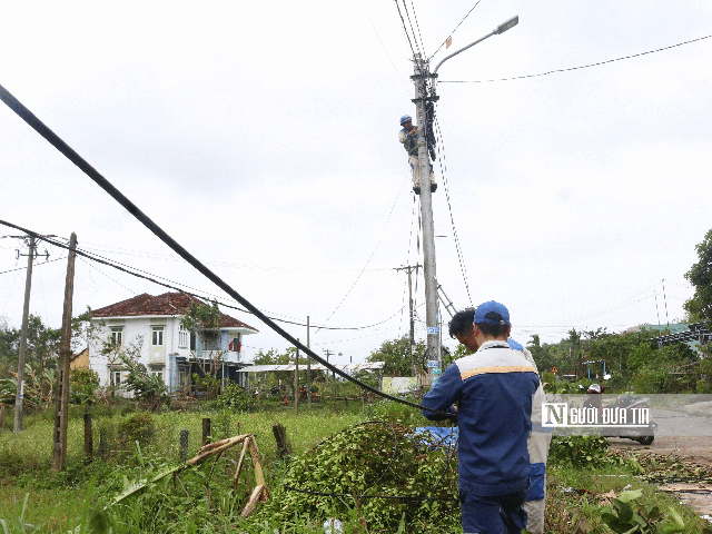 Đà Nẵng: Khẩn trương khắc phục hậu quả lốc xoáy - Ảnh 15.