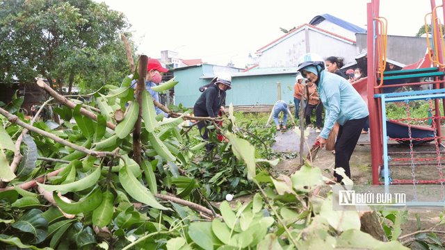 Đà Nẵng: Khẩn trương khắc phục hậu quả lốc xoáy - Ảnh 16.