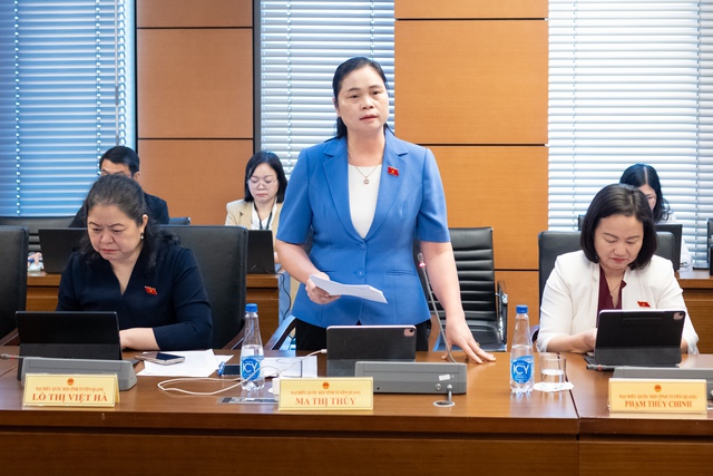 Đề xuất cho phép huy động nguồn lực xã hội hóa tham gia cung cấp SGK miễn phí- Ảnh 1. Đề xuất cho phép huy động nguồn lực xã hội hóa tham gia cung cấp SGK miễn phí- Ảnh 1.