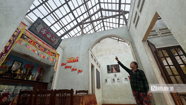 Lốc xoáy cuốn phăng 25 mái nhà ở Quảng Ngãi: "Chúng tôi đang ngũ thấy gió quần thét rồi cuốn phăng mái nhà tài sản"- Ảnh 2. Lốc xoáy cuốn phăng 25 mái nhà ở Quảng Ngãi: "Chúng tôi đang ngũ thấy gió quần thét rồi cuốn phăng mái nhà tài sản"- Ảnh 2.