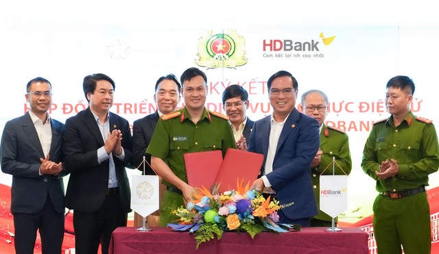 HDBank hợp tác với Trung tâm RAR – Bộ Công an: Tích hợp VNeID, mang trải nghiệm số thuận tiện cho khách hàng- Ảnh 1. HDBank hợp tác với Trung tâm RAR – Bộ Công an: Tích hợp VNeID, mang trải nghiệm số thuận tiện cho khách hàng- Ảnh 1.