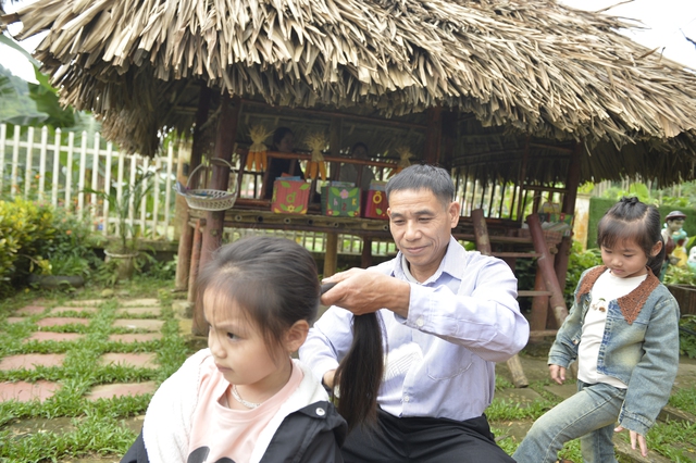 Những người thầy đặc biệt ở vùng cao Thanh Hóa: 30 năm làm "người cha thứ 2" của trẻ - Ảnh 6.