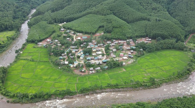 Không còn thấp thỏm trong những ngôi nhà dột nát - Ảnh 4.