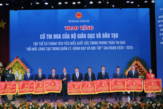 Chủ tịch nước Lương Cường dự Lễ kỷ niệm Ngày Nhà giáo Việt Nam- Ảnh 2. Chủ tịch nước Lương Cường dự Lễ kỷ niệm Ngày Nhà giáo Việt Nam- Ảnh 2.