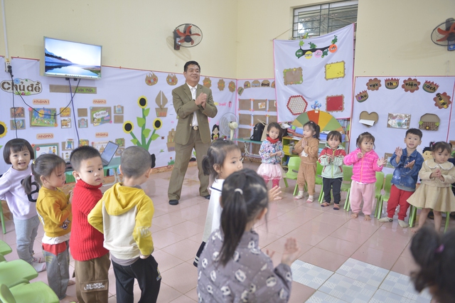 Những người thầy đặc biệt ở vùng cao Thanh Hóa: 30 năm làm "người cha thứ 2" của trẻ - Ảnh 1.