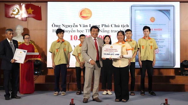 Người thầy phải luôn nuôi dưỡng tình yêu nghề, sẻ chia và yêu thương- Ảnh 2.