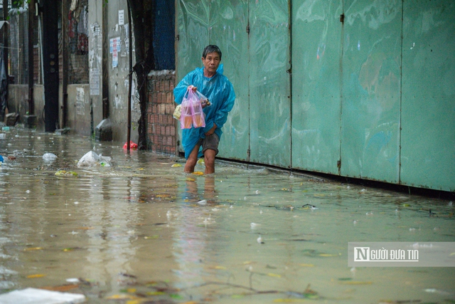 Mưa lớn ở Gia Lai, người dân sinh hoạt trong nước lũ- Ảnh 5. Mưa lớn ở Gia Lai, người dân sinh hoạt trong nước lũ- Ảnh 5.
