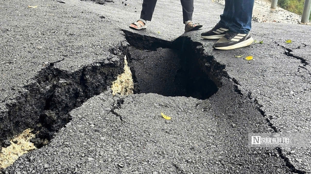Sạt lở nhiều tuyến đường miền núi Quảng Ngãi, ngăn phương tiện lưu thông qua đèo Lò Xo- Ảnh 3. Sạt lở nhiều tuyến đường miền núi Quảng Ngãi, ngăn phương tiện lưu thông qua đèo Lò Xo- Ảnh 3.