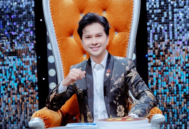 Cuộc sống kín tiếng của nam ca sĩ có 3 bằng đại học, từng sợ lập gia đình - Ảnh 2.