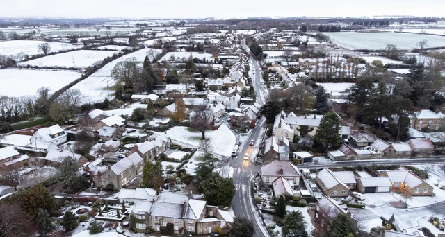 Tuyết rơi khắp Vương quốc Anh, nhiệt độ dự kiến giảm xuống -12°C- Ảnh 1.