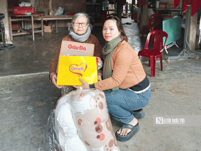 Đông ấm từ miền xuôi gửi lên miền ngược qua những cửa hàng 0 đồng ở vùng cao Đà Nẵng - Ảnh 6.