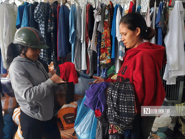 Đông ấm từ miền xuôi gửi lên miền ngược qua những cửa hàng 0 đồng ở vùng cao Đà Nẵng - Ảnh 3.