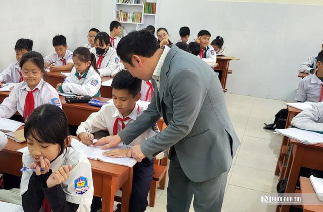 Người đánh thức ánh sáng - Ảnh 1.