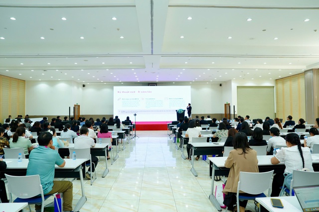 Nhiều chuyên gia đầu ngành hội tụ, chia sẻ giải pháp nâng cao an toàn cho mẹ và bé - Ảnh 1.