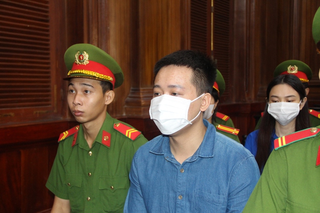 Vụ án kẹo Kera: Hoa hậu Thùy Tiên và đồng phạm từ ánh đèn livestream đến vành móng ngựa- Ảnh 5. Vụ án kẹo Kera: Hoa hậu Thùy Tiên và đồng phạm từ ánh đèn livestream đến vành móng ngựa- Ảnh 5.