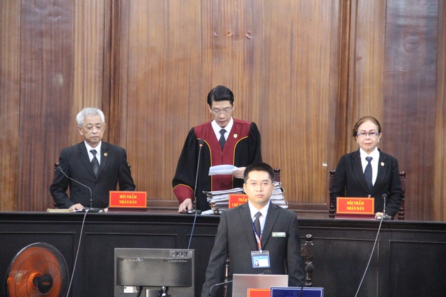 Vụ án kẹo Kera: Hoa hậu Thùy Tiên và đồng phạm từ ánh đèn livestream đến vành móng ngựa- Ảnh 13. Vụ án kẹo Kera: Hoa hậu Thùy Tiên và đồng phạm từ ánh đèn livestream đến vành móng ngựa- Ảnh 13.