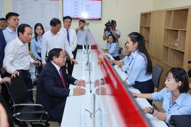 Thủ tướng yêu cầu khẩn hoàn thành các phương án cắt giảm, đơn giản hóa thủ tục hành chính năm 2025 - Ảnh 1.