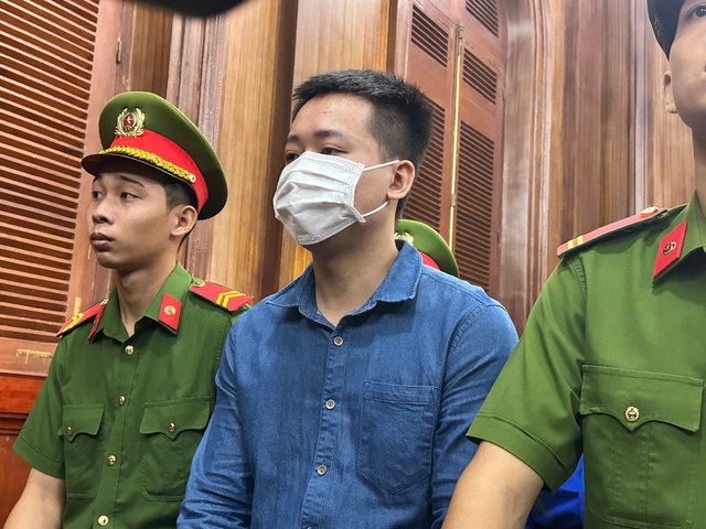 Hoa hậu Thùy Tiên, Quang Linh vlog và đồng phạm hầu tòa- Ảnh 2. Hoa hậu Thùy Tiên, Quang Linh vlog và đồng phạm hầu tòa- Ảnh 2.