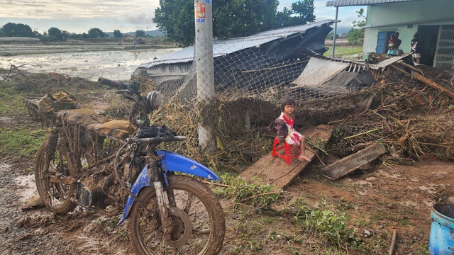 Cận cảnh hiện trạng tại hồ chứa nước trên núi ở Lâm Đồng bị vỡ gây thiệt hại về người và tài sản - Ảnh 7.