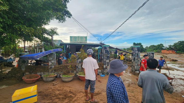 Cận cảnh tan hoang sau vụ vỡ hồ chứa nước ở Lâm Đồng- Ảnh 4. Cận cảnh tan hoang sau vụ vỡ hồ chứa nước ở Lâm Đồng- Ảnh 4.