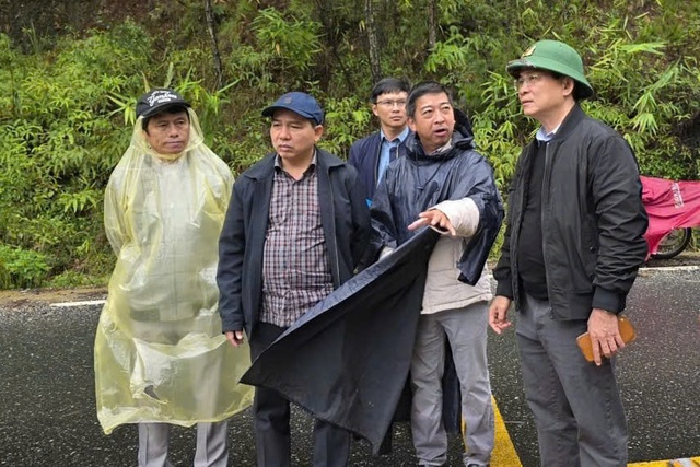 Cận cảnh đèo Mimosa Đà Lạt đứt gãy, sạt lở nghiêm trọng, giao thông chia cắt - Ảnh 5.