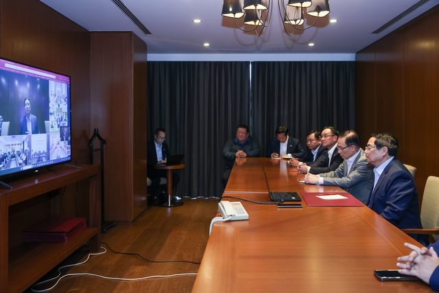 Thủ tướng họp khẩn trực tuyến từ Algeria về ứng phó mưa lũ, thiên tai - Ảnh 1.