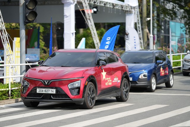 C-SUV điện VinFast VF 7: Thiết kế “chất”, vận hành chắc, chi phí sử dụng khiến xe xăng khó cạnh tranh  - Ảnh 1.