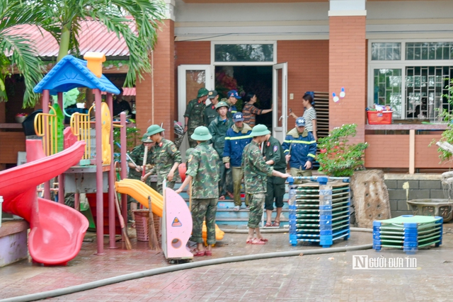 Phó Thủ tướng Lê Thành Long kiểm tra công tác khắc phục lũ lụt, động viên bà con vùng rốn lũ Gia Lai- Ảnh 11.