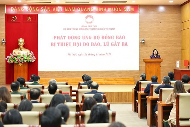 Hơn 112 tỷ đồng gửi tới đồng bào các tỉnh miền Trung, Tây Nguyên đang chịu thiệt hại nặng nề do bão lũ gây ra- Ảnh 1.