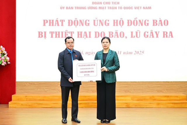 Hơn 112 tỷ đồng gửi tới đồng bào các tỉnh miền Trung, Tây Nguyên đang chịu thiệt hại nặng nề do bão lũ gây ra- Ảnh 11.