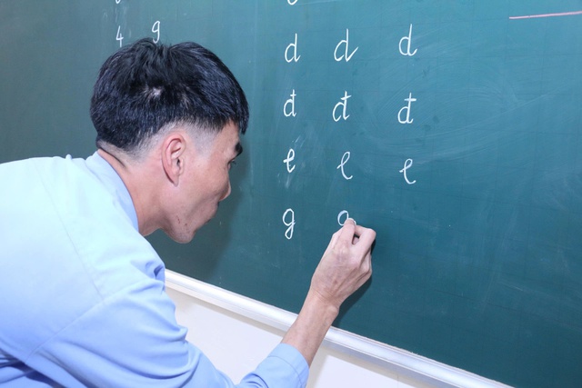 Lớp học xóa mù trong cơ sở cai nghiện: Thắp lên hi vọng làm lại cuộc đời - Ảnh 2. Lớp học xóa mù trong cơ sở cai nghiện: Thắp lên hi vọng làm lại cuộc đời - Ảnh 2.