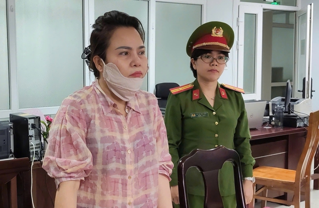 Bật mí về người phụ nữ lập “điện thờ” giăng bẫy tâm linh chiếm đoạt tiền lễ- Ảnh 2.