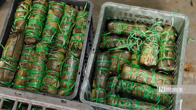 Quảng Ngãi tất bật gói bánh chưng, gom nhu yếu phẩm gửi vùng lũ- Ảnh 1.