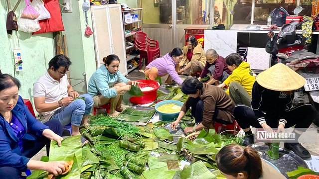 Quảng Ngãi tất bật gói bánh chưng, gom nhu yếu phẩm gửi vùng lũ- Ảnh 4.