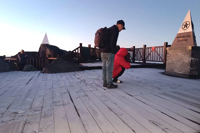 Không khí lạnh "lạ thường" dồn dập, dự báo ngày rét đậm nhất 2025 - Ảnh 1.