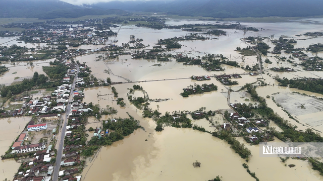 Đắk Lắk: Cận cảnh rốn lũ Hoà Thịnh ngập trong biển nước- Ảnh 1.