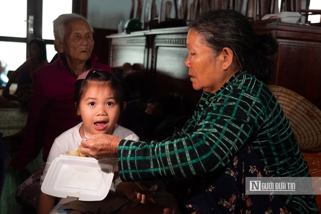 Rốn lũ Gia Lai: 4 ngày vẫn phải sơ tán, chỉ biết từ xa nhìn nhà còn chìm nghỉm- Ảnh 3.