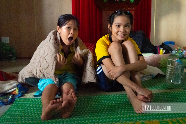 Rốn lũ Gia Lai: 4 ngày vẫn phải sơ tán, chỉ biết từ xa nhìn nhà còn chìm nghỉm- Ảnh 5.