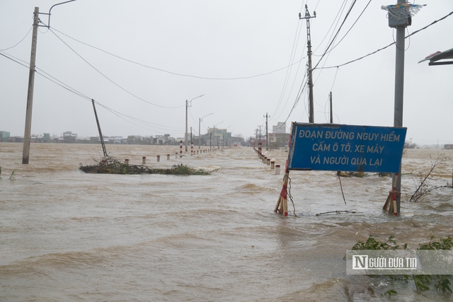 Rốn lũ Gia Lai: 4 ngày vẫn phải sơ tán, chỉ biết từ xa nhìn nhà còn chìm nghỉm- Ảnh 2.