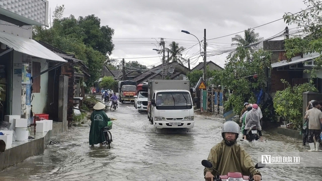 Đắk Lắk: Cận cảnh rốn lũ Hoà Thịnh ngập trong biển nước- Ảnh 12.