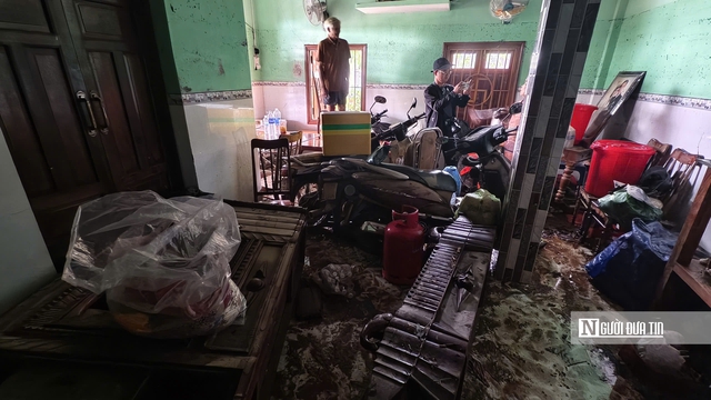 Người dân tâm lũ Đắk Lắk bàng hoàng kể giây phút sinh tử, may mắn được cứu hộ- Ảnh 2.