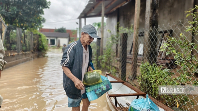 Người dân tâm lũ Đắk Lắk bàng hoàng kể giây phút sinh tử, may mắn được cứu hộ- Ảnh 3.