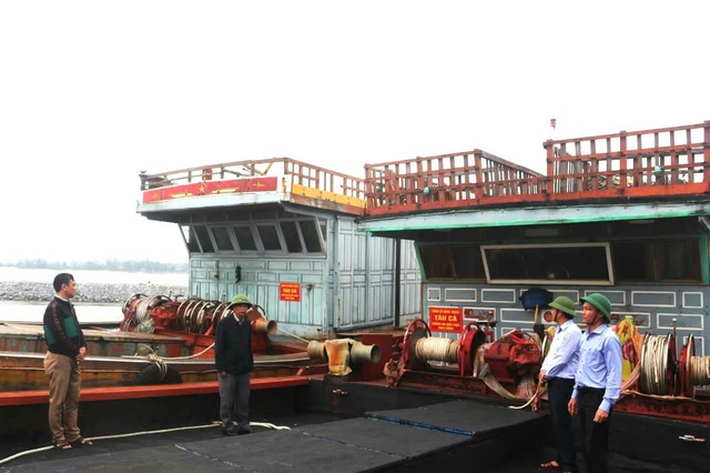 Quảng Trị quyết tâm chấm dứt tình trạng khai thác hải sản bất hợp pháp - Ảnh 2.