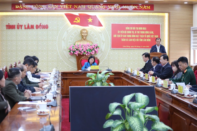 Chủ tịch Ủy ban Trung ương MTTQ Việt Nam thăm vùng lũ Lâm Đồng, động viên người dân vượt qua khó khăn- Ảnh 1. Chủ tịch Ủy ban Trung ương MTTQ Việt Nam thăm vùng lũ Lâm Đồng, động viên người dân vượt qua khó khăn- Ảnh 1.