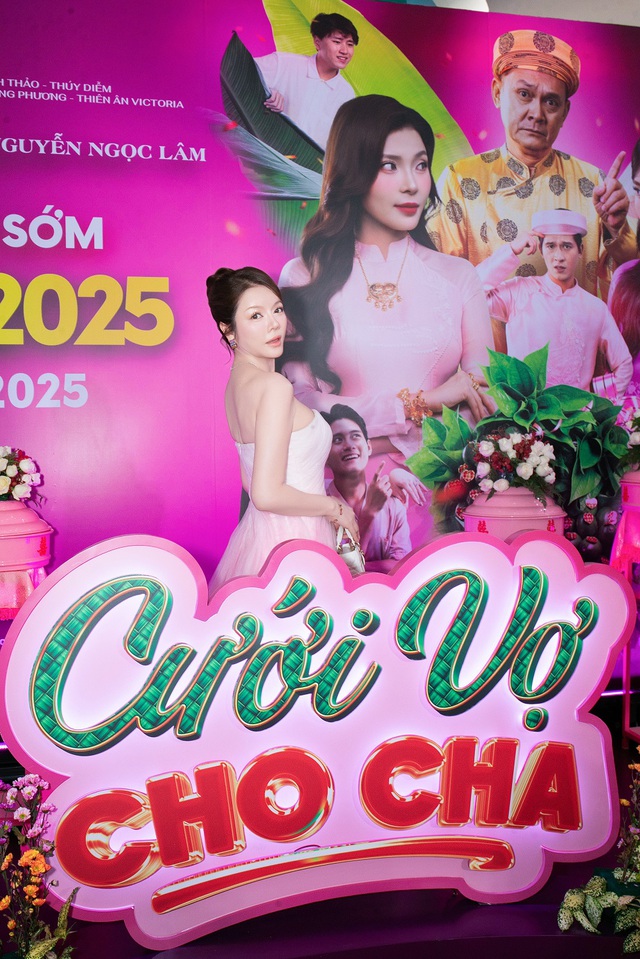 Lý Nhã Kỳ ghi điểm với phong cách tiểu thư thanh lịch - Ảnh 1.