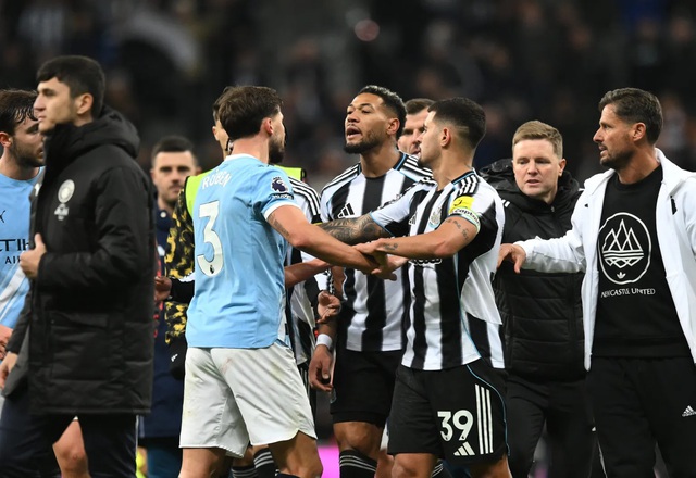 Căng thẳng bùng phát sau chiến thắng của Newcastle trước Man City- Ảnh 1.
